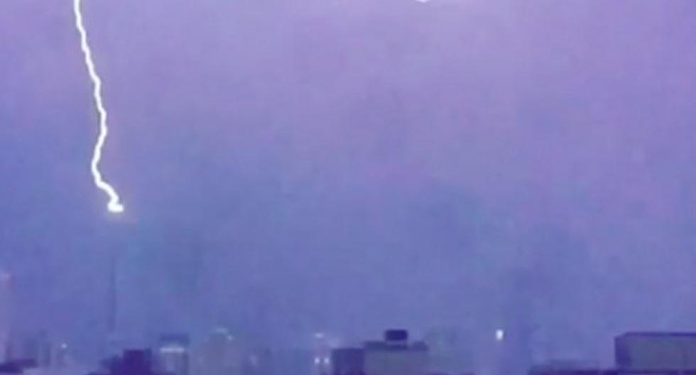 Rayo impactó la Trump Tower. (Foto: Captura)