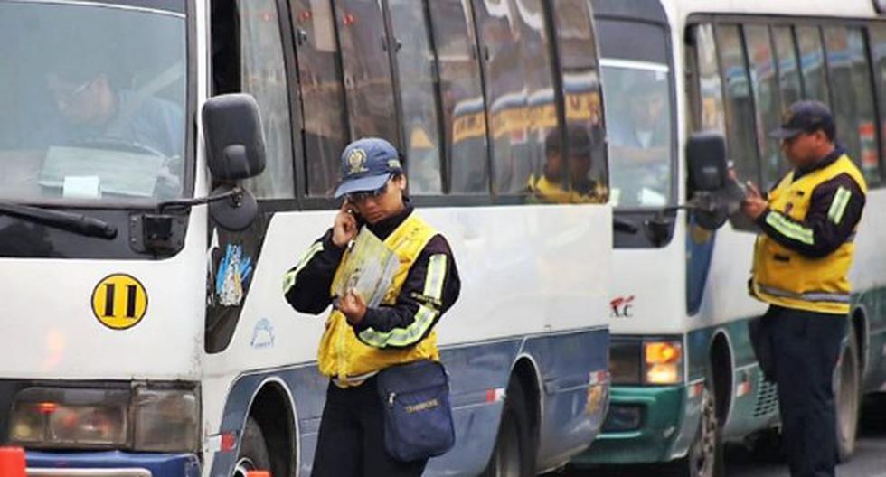 Fiscalizadores de la Municipalidad de Lima intervinieron a más de 100 unidades de “los chocisanos”, por brindar el servicio de trasporte de pasajeros, violando las disposiciones. (Foto: Andina)