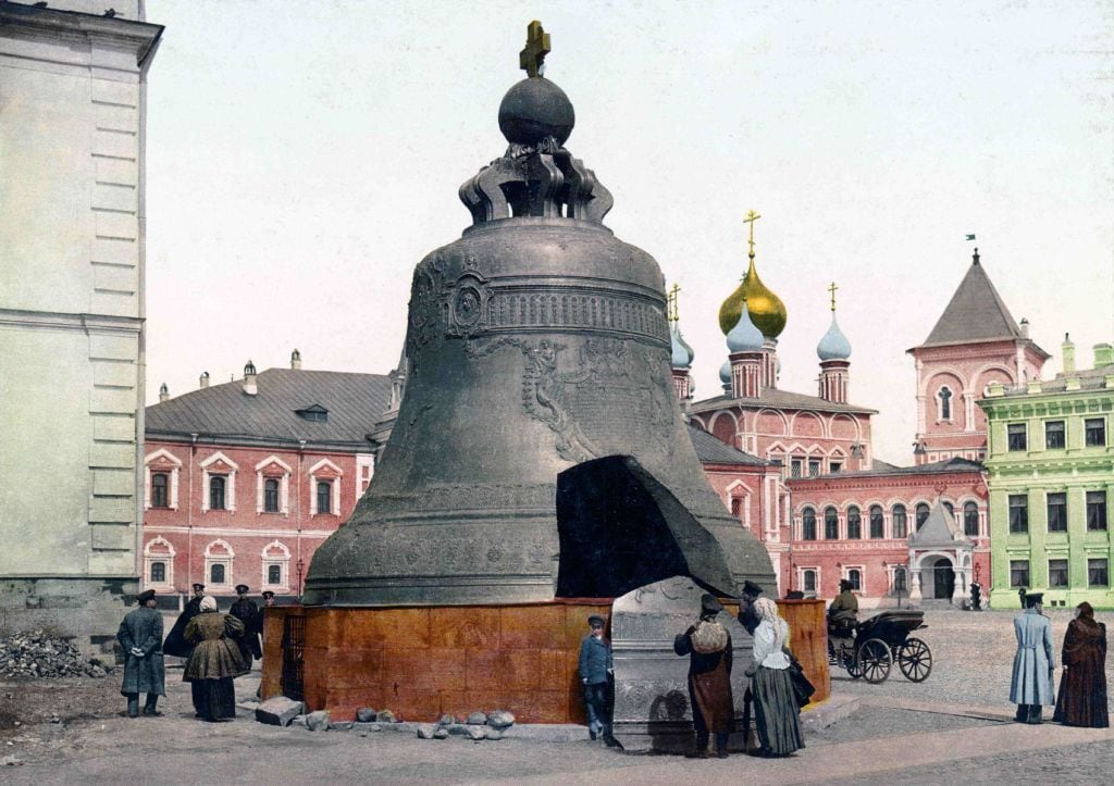 Fate had great things in store for him, such as the Czar's Bell, 6.14 meters high and 6.6 meters in diameter.  (GETTY IMAGES).