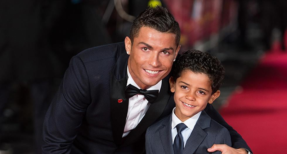 Cristiano Ronaldo se mostró orgulloso de su hijo, quien anotó un gol de tiro libre imitando los movimientos de su padre antes de disparar de pelota parada. (Foto: Getty Images)