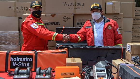 El equipamiento consiste en kits para el rescate pesado con gata hidráulica, herramientas de extracción, cadenas y grilletes de acero. (Foto: Ministerio del Interior)