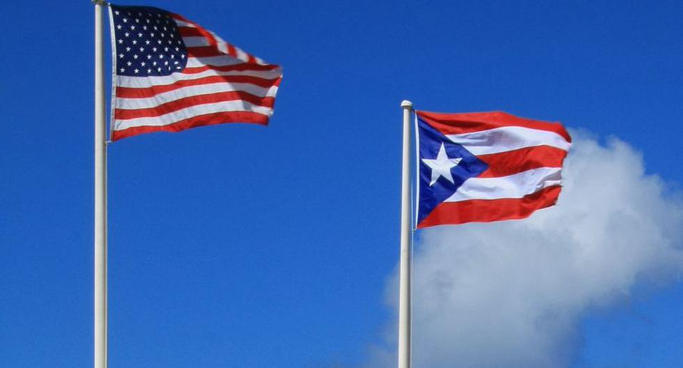 Bandera de Puerto Rico ondeando junto a la de los Estados Unidos. (Fuente: Wikimedia)