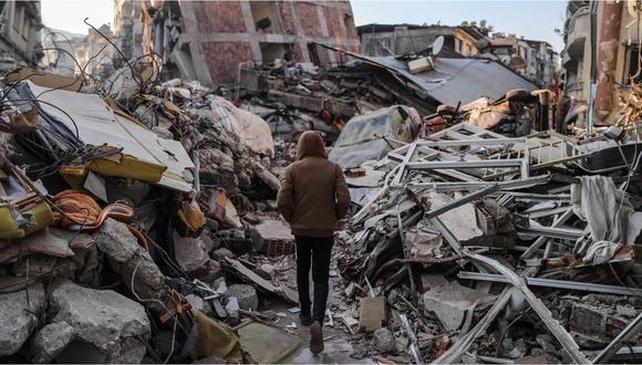 Las autoridades han advertido que es probable que aumente el número de muertos a medida que continúan la labores de rescate en Turquía. (EPA).