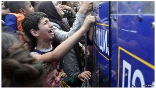 Macedonia recibe miles de inmigrantes de Siria e Iraq [VIDEO]