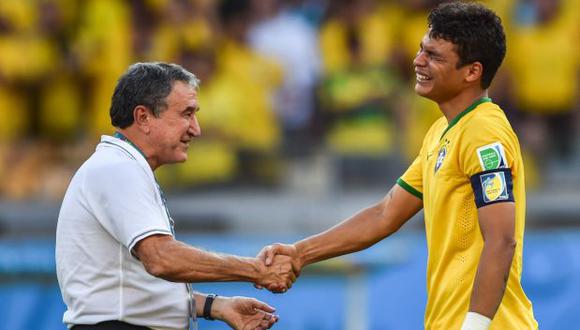 Carlos Alberto Parreira y Thiago Silva. (Foto: AFP)