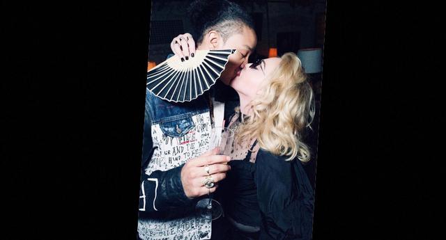 Fue el mismo Klein, que el 30 de abril cumplió 55 años, quien mostró en una retransmisión en directo a través de Zoom parte de lo que era su fiesta, donde se concentraron más de 130 invitados.