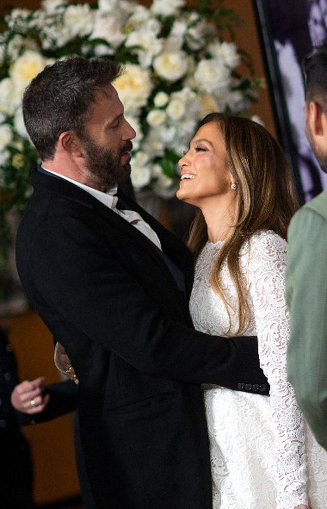 Jennifer Lopez y Ben Affleck nos dieron una gran lección este 2022. La pareja que  protagonizó una de las rupturas más tristes en 2004, se reencontró el año pasado para continuar con aquella historia de amor. (Foto: AFP)