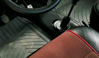 Cómo limpiar alfombras del coche - DailyDriven