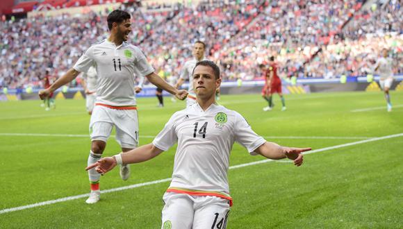 Javier 'Chicharito' Hernández marcó el empate transitorio ante Portugal con una definición de 'palomita', por duelo del Grupo A en Copa Confederaciones. (Foto: AFP)