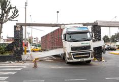 Ate multa a empresa dueña de camión que se empotró contra arco de Salamanca