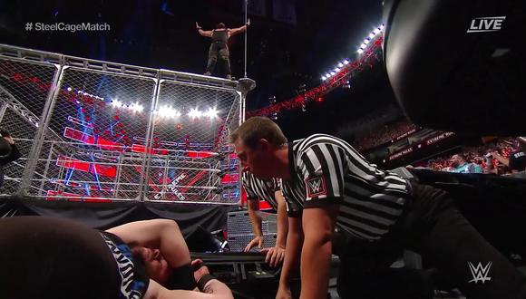 El 'Monstruo entre Hombres' Braun Strowman no soportó perder la pelea ante Kevin Owens y no tuvo piedad de este último, quien quedó muy mal herido. (Foto: WWE)