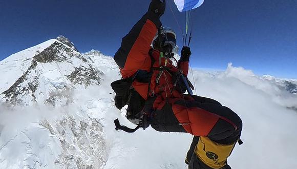 Foto tomada por el mismo Pierre Carter durante su descenso en parapente desde la cima del Everest. (Foto: AFP PHOTO/Courtesy of Pierre Carter)