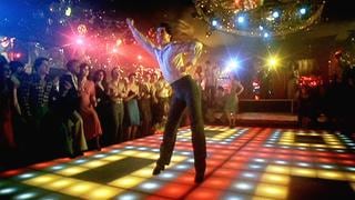 Subastan el icónico traje de John Travolta en “Fiebre de sábado por la noche”