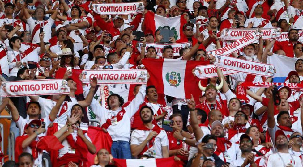Fútbol y patriotismo de la mano. En los partidos de la selección se volvió una costumbre entonar el himno nacional y el clásico "Contigo Perú". (USI)