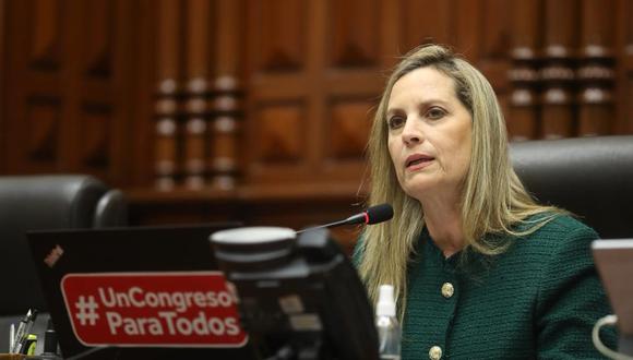 María del Carmen Alva señaló que el Parlamento trabaja para "blancos e indios". Foto: Congreso