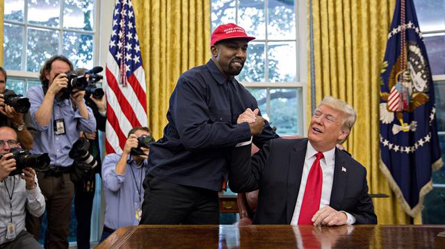 Donald Trump se reunió con Kanye West en el Despacho Oval de la Casa Blanca, en Washington, para debatir cómo prevenir la violencia de pandillas y la reforma del sistema penitenciario. (Foto: Agencias)