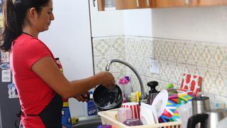 Mujeres dedican al cuidado del hogar 14% más de su tiempo que los varones, según Centrum PUCP