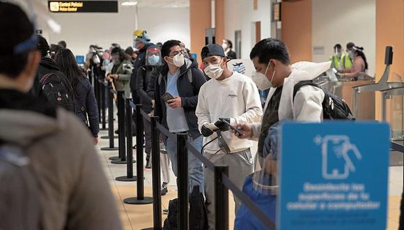 Los protectores del rostro ya no serán obligatorios al momento de abordar un avión. (Foto: Renzo Salazar/GEC)