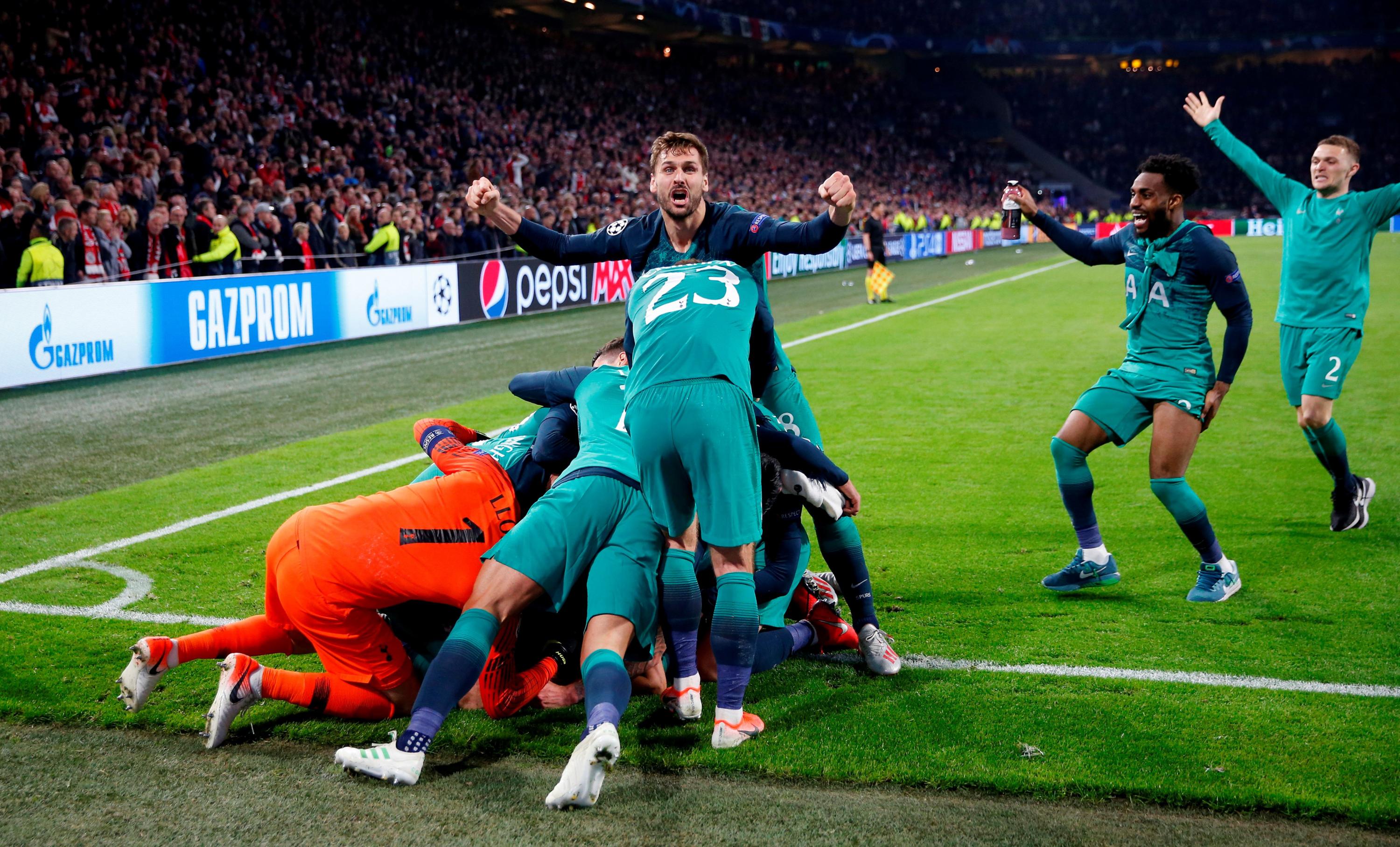 Tottenham y la algarabía por clasificar a la final de la UEFA Champions League. | Foto: Reuters