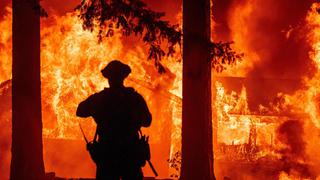 Más de 22.000 bomberos combaten 86 grandes incendios en Estados Unidos