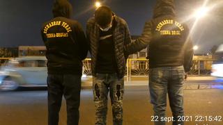 Metropolitano: Policía captura a dos raqueteros en pleno robo en la estación Tomás Valle | FOTOS 