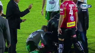 Sudamericana: futbolista fue alcanzado por proyectil durante entonación de los himnos [VIDEO]