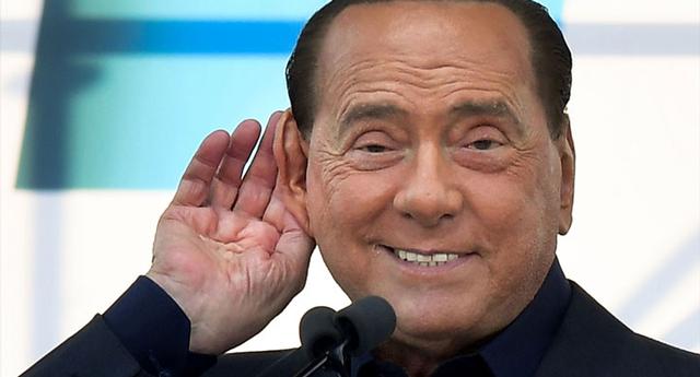 El exprimer ministro italiano, Silvio Berlusconi, padece una dolencia pulmonar leve. El mes pasado dio positivo al coronavirus. (Foto: AFP)
