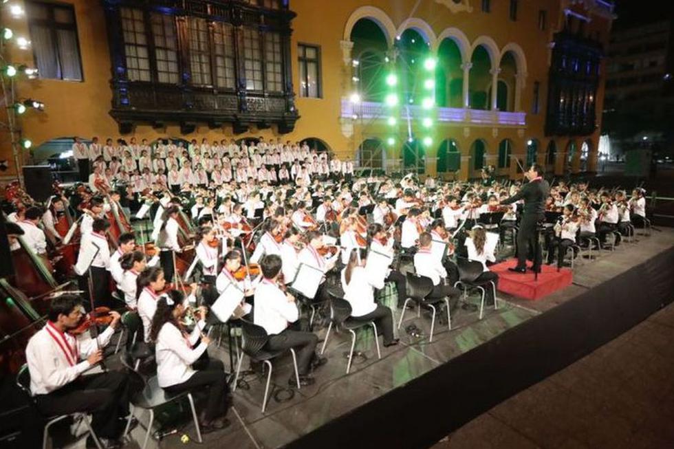 Se podrá escuchar clásicos como Peces en el río, Misa criolla, Arre borriquito, La marimorena, Huayno navideño y A Belén pastores.