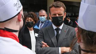 Francia: un hombre abofetea al presidente Emmanuel Macron durante visita al sureste del país | VIDEO