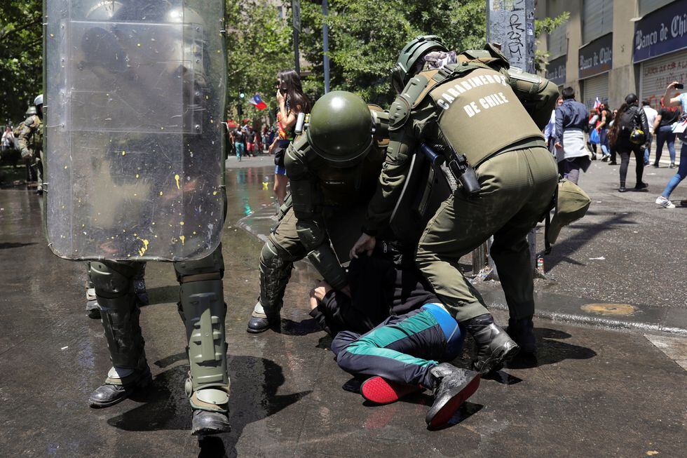 La policía de Chile se ha visto superada por las manifestaciones diarias. (REUTERS/Pablo Sanhueza).