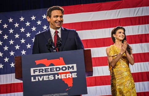 Despite the fact that he has not yet confirmed that he will run as a presidential candidate, DeSantis has been gaining great popularity among Republicans, the same that was reflected in his re-election as governor of Florida during the last midterm elections. 
