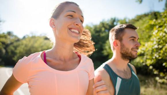 Sonreír ofrece un positivo efecto dominó que se extiende por todo el cuerpo. (Foto: Getty)