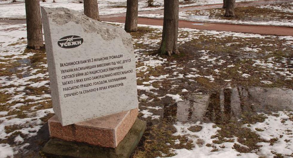 Monumento conmemorativo en lugar de la matanza de Babi Yar. (Foto: Wikimedia)
