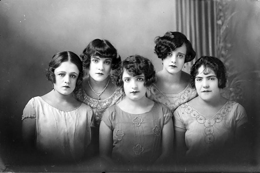 Retrato de mujeres tomado por el fotógrafo Rutilo Patiño en Jaral del Progreso, Guanajuato, México, ca. 1925. Foto: Colección y Archivo de Fundación Televisa
