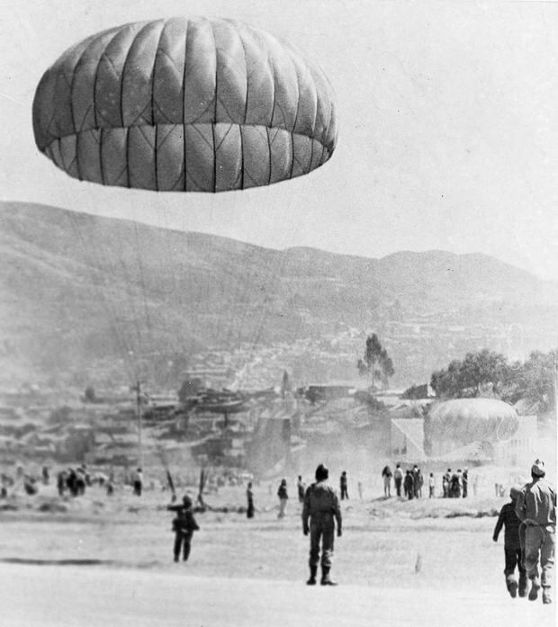 Skydiving exhibition held at the Cusco airport on August 7, 1977. Quiet times that did not presage imminent violence.  Photo: GEC Historical Archive