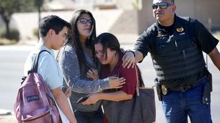 Pánico tras tiroteo que dejó dos muertos en escuela de Arizona