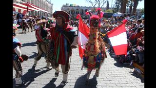 Colorido pasacalle inició festejos por aniversario de Arequipa