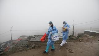 Ticlio chico: brigadas vacunan contra la influenza en medio de bajas temperaturas y densa neblina | FOTOS