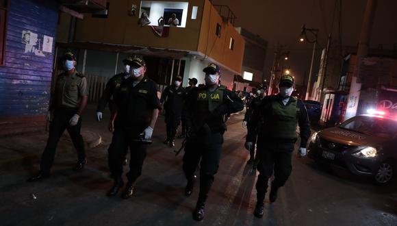 Lima, 24 de marzo del 2020. Patrullaje conjunto entra la Policía Nacional y la Marina de Guerra del Perú  por las calles del Callao para capturar a personas que no cumplen el toque de queda decretado por el gobierno.