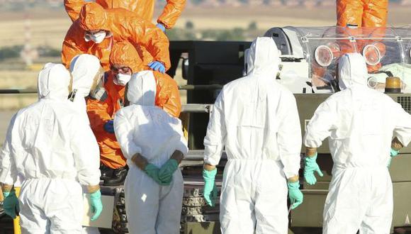 España: Denuncian que trajes contra el ébola no son seguros