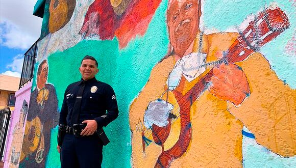 Chris Reza, el policía mariachi que es toda una sensación en Los Ángeles. (EFE)