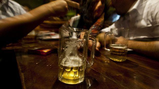 Advierten que antiácidos no protegen de efectos del alcohol