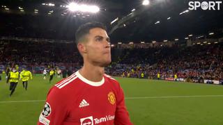 Un hincha invadió el campo de juego de Old Trafford para poder acercarse a Cristiano Ronaldo | VIDEO