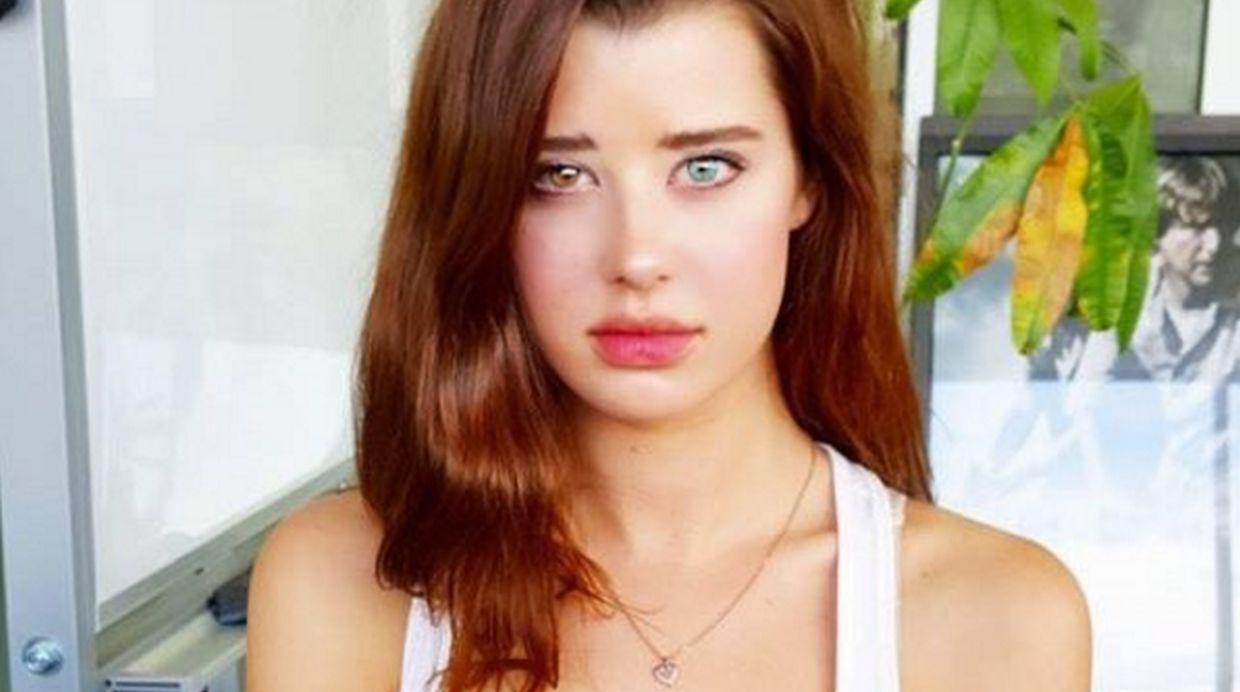 Hermosa modelo es admirada por sus ojos de diferentes colores - 2