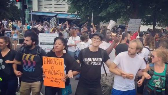 Continúan protestas por asesinato de afroamericano en Charlotte