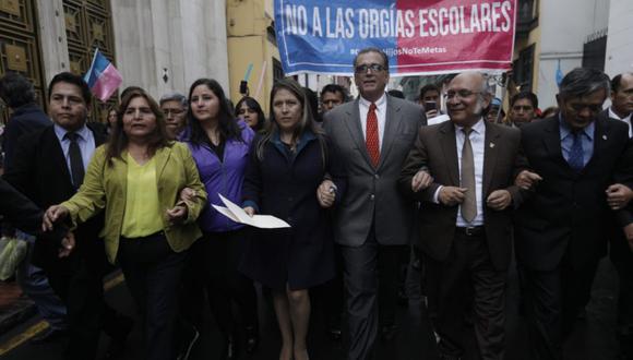 Pedro Olaechea y otros parlamentarios respaldaron la marcha del colectivo "Con mis hijos no te metas". (Foto: Anthony Niño de Guzmán / GEC)