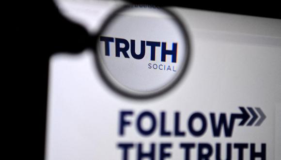 Trump anunció la semana pasada sus planes para lanzar Truth Social, en un intento por recuperar su influencia en Internet. (Foto: Kirill Kudryavtsev / AFP)