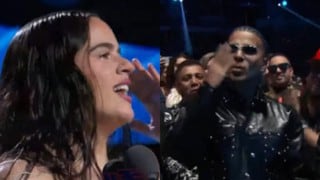 Rosalía ganó el Latin Grammy a mejor álbum del año y Rauw Alejandro le envió un beso volado 