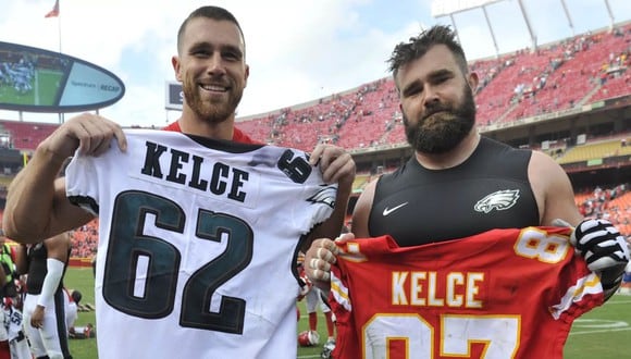 Jason y Travis Kelce, los hermanos rivales en el Super Bowl 2023 (Foto: AP)