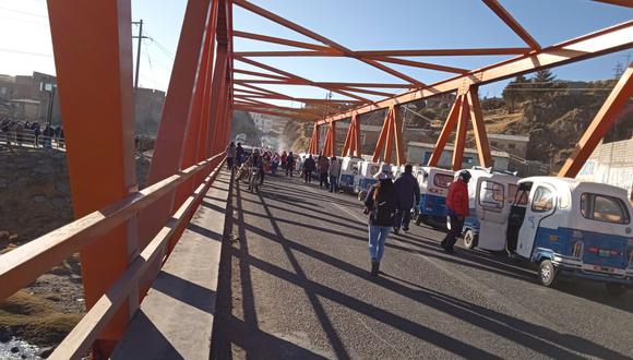 Protestantes de Puno bloquearon por segunda vez el puente internacional de Ilave. (Difusión)